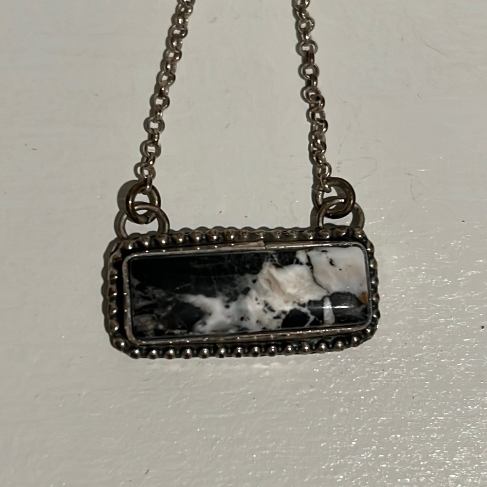 💚 18” faux black & white turquoise necklace